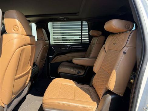 Used 2023 Cadillac Escalade ESV Sport w/ LPO, Illumination Package AWD/4WD image 15