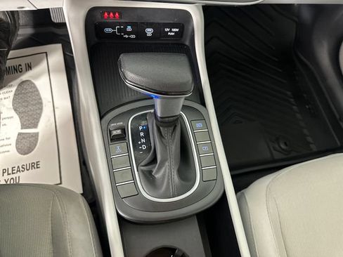 Used 2024 Hyundai Kona SE AWD/4WD image 32