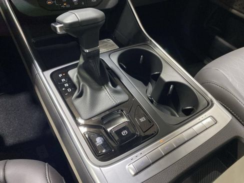New 2026 Kia Carnival EX FWD image 22