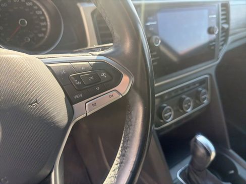 Used 2020 Volkswagen Atlas Cross Sport SE w/ Panoramic Sunroof Package image 12