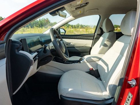 Used 2025 Hyundai Tucson SEL FWD image 11
