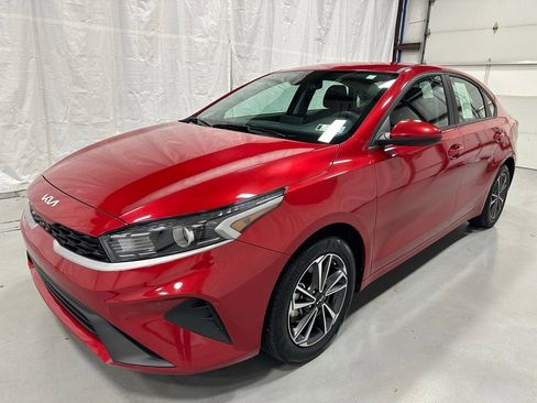 Used 2024 Kia Forte LXS image 3