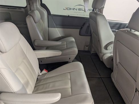 Used 2008 Chrysler Town & Country Touring image 21