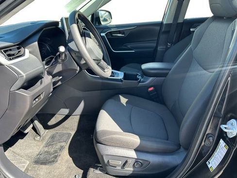 Used 2025 Toyota RAV4 XLE image 10
