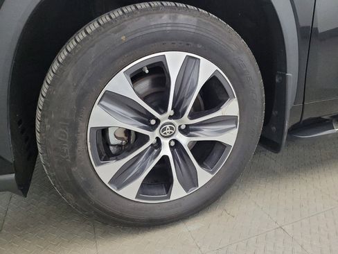 Used 2022 Toyota Highlander XLE AWD/4WD image 31