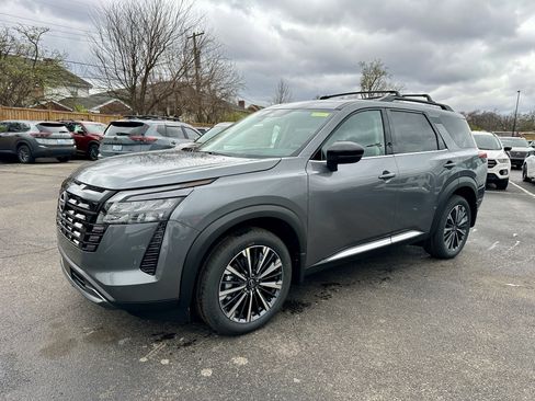 New 2026 Nissan Pathfinder Platinum image 9