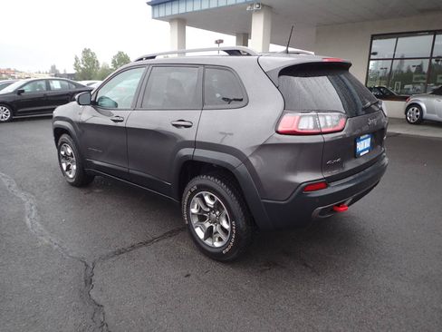 Used 2019 Jeep Cherokee Trailhawk AWD/4WD image 3