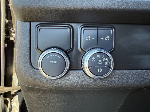 Used 2022 GMC Yukon SLE image 17