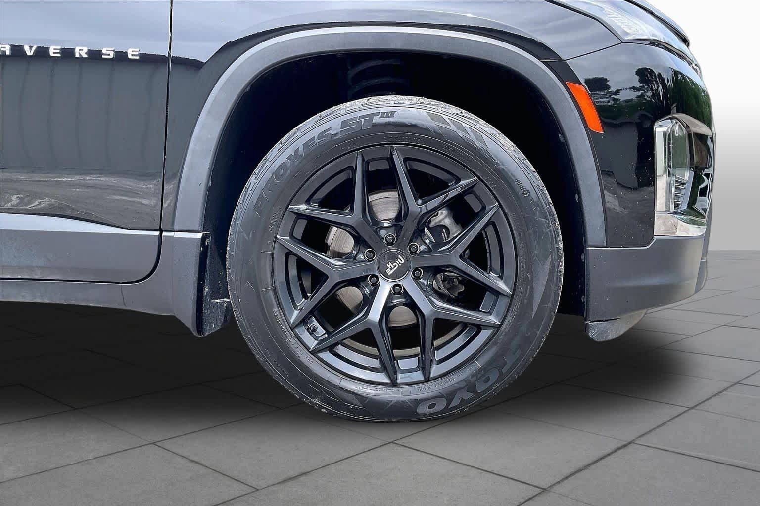 Used 2023 Chevrolet Traverse LT FWD image 10