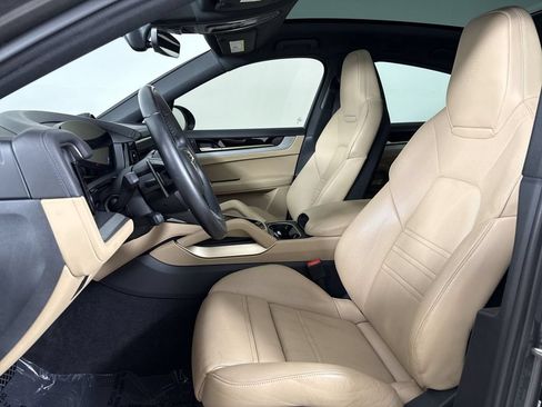 Certified 2024 Porsche Cayenne Coupe AWD/4WD image 5
