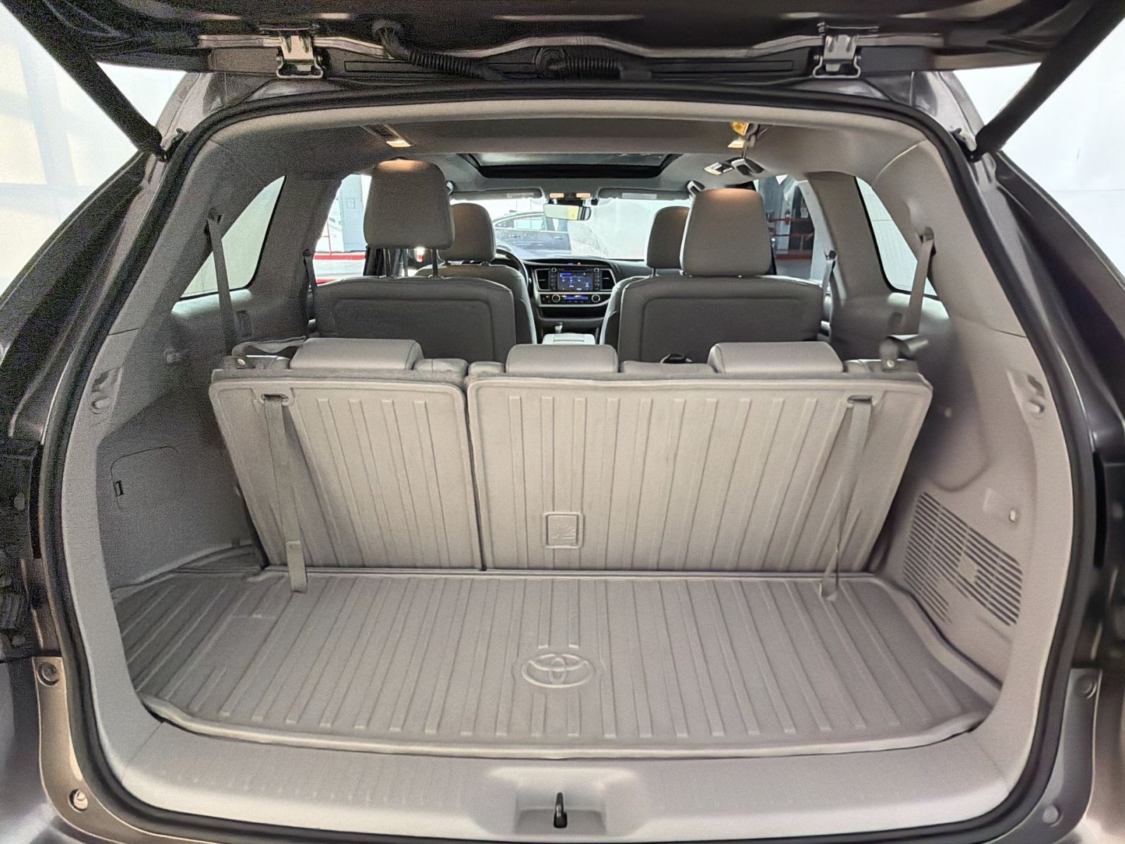 Used 2019 Toyota Highlander Limited Platinum AWD/4WD image 27