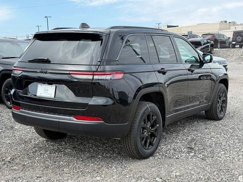 New 2026 Jeep Grand Cherokee Altitude image 3