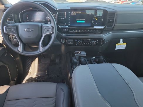 Used 2025 Chevrolet Silverado 1500 ZR2 w/ Technology Package image 5