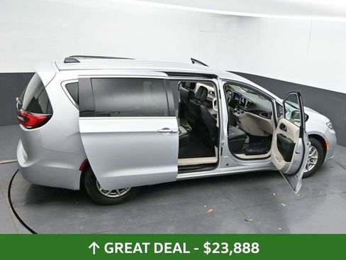 Used 2024 Chrysler Pacifica Touring-L FWD image 66