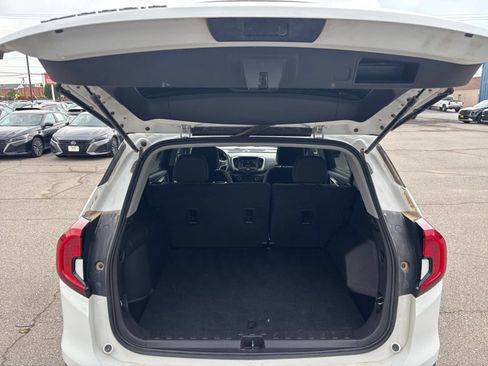 Used 2024 GMC Terrain SLE FWD image 30