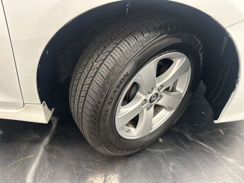 Used 2019 Toyota Sienna L image 32