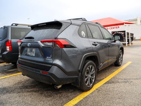 Used 2022 Toyota RAV4 XLE Premium AWD/4WD image 8
