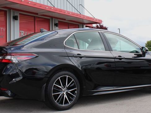 Used 2024 Toyota Camry SE FWD image 8