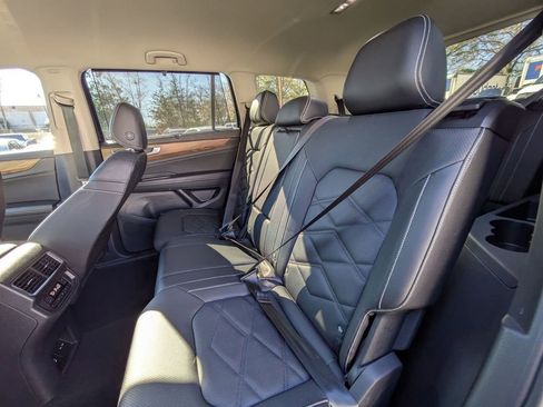 Used 2025 Volkswagen Atlas SE image 27