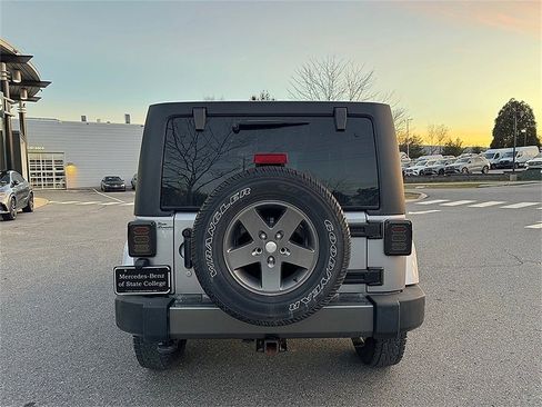 Used 2013 Jeep Wrangler Unlimited Freedom Edition image 5