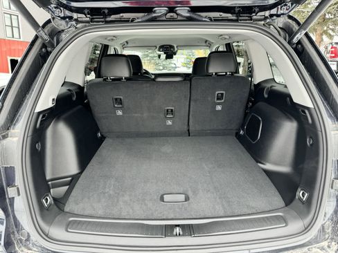 New 2023 Jeep Grand Cherokee Limited w/ Luxury Tech Group II image 23