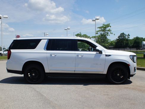 Used 2022 GMC Yukon XL Denali RWD image 24