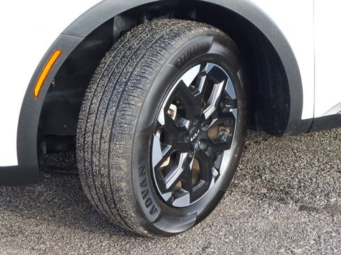 Used 2024 Kia Sorento S image 16