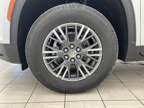 New 2026 Chevrolet Traverse LT w/ Driver Confidence Package AWD/4WD image 7
