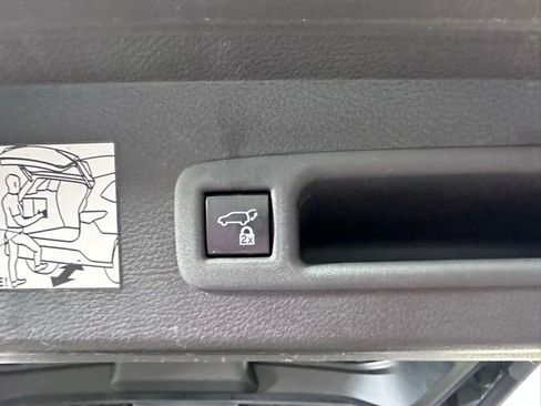 Used 2021 Toyota Sienna XLE FWD image 15