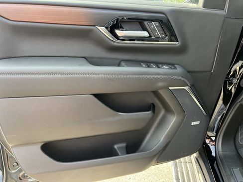 New 2026 GMC Yukon Denali w/ Denali Reserve Package AWD/4WD image 15