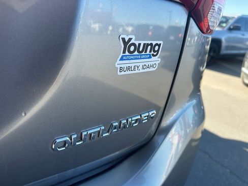 Used 2018 Mitsubishi Outlander ES image 12