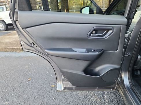 Used 2024 Nissan Rogue S image 28