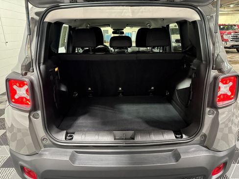 Used 2020 Jeep Renegade Sport w/ UConnect 7.0 Group FWD image 19