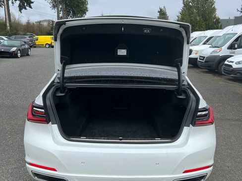 Used 2022 BMW 740i image 18