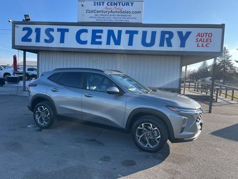 Used 2025 Chevrolet Trax LT w/ LT Convenience Package image 1
