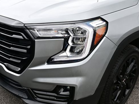 Used 2023 GMC Terrain SLT w/ Elevation Edition AWD/4WD image 12