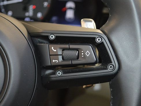 Certified 2025 Porsche Macan image 22