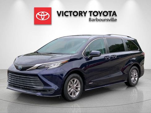 Used 2021 Toyota Sienna LE AWD/4WD image 1