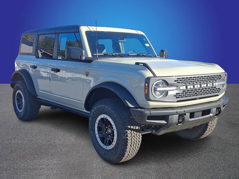 New 2025 Ford Bronco Badlands w/ Sasquatch Package AWD/4WD image 2