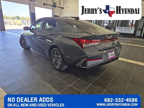 Used 2024 Hyundai Elantra SEL FWD image 7