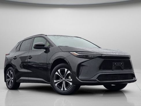 Used 2024 Toyota bZ4X XLE w/ Weather Package image 2