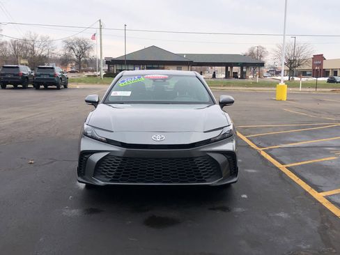 Certified 2025 Toyota Camry SE image 5