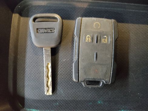 Used 2015 GMC Sierra 1500 SLE w/ SLE Value Package image 32