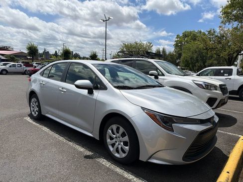 Used 2024 Toyota Corolla LE FWD image 3