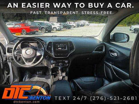 Used 2019 Jeep Cherokee Latitude Plus FWD image 14