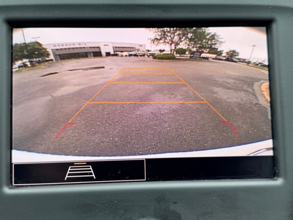 Used 2024 Chevrolet Equinox LT FWD image 33
