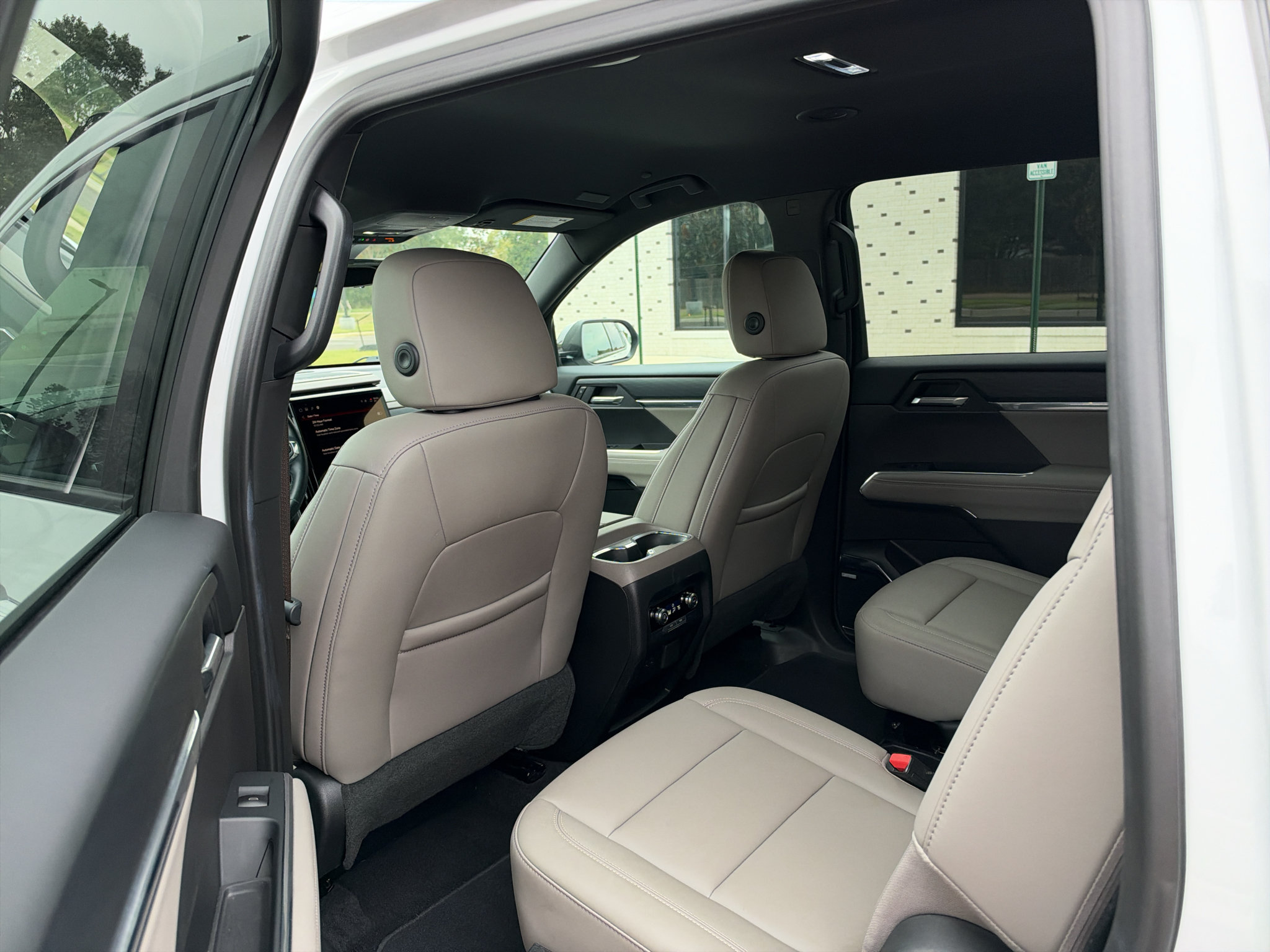 Used 2026 GMC Acadia Elevation w/ Elevation Premium Package FWD image 14
