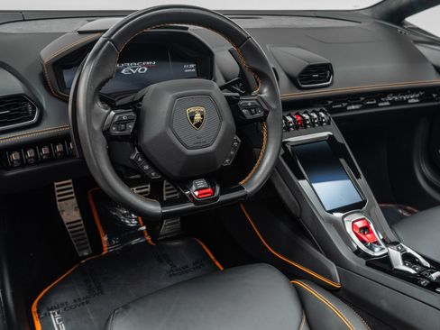 Used 2020 Lamborghini Huracan EVO image 13