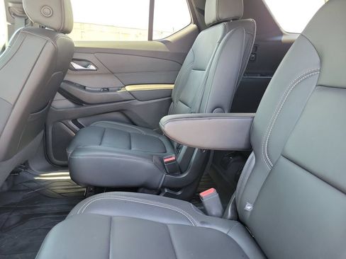 Used 2023 Chevrolet Traverse LT w/ LPO, Floor Liner Package FWD image 11