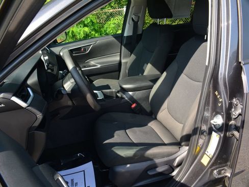 Used 2024 Toyota RAV4 LE AWD/4WD image 9